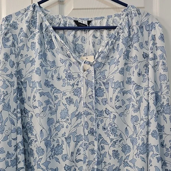 Dokotoo Floral Blue Blouse Top Size Large Worn 1 Time - Picture 4 of 13